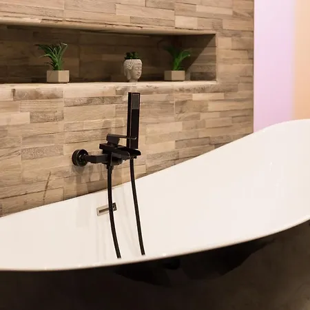 Apartment Royale Jacuzzi & Sauna Prive _ Yeswebook